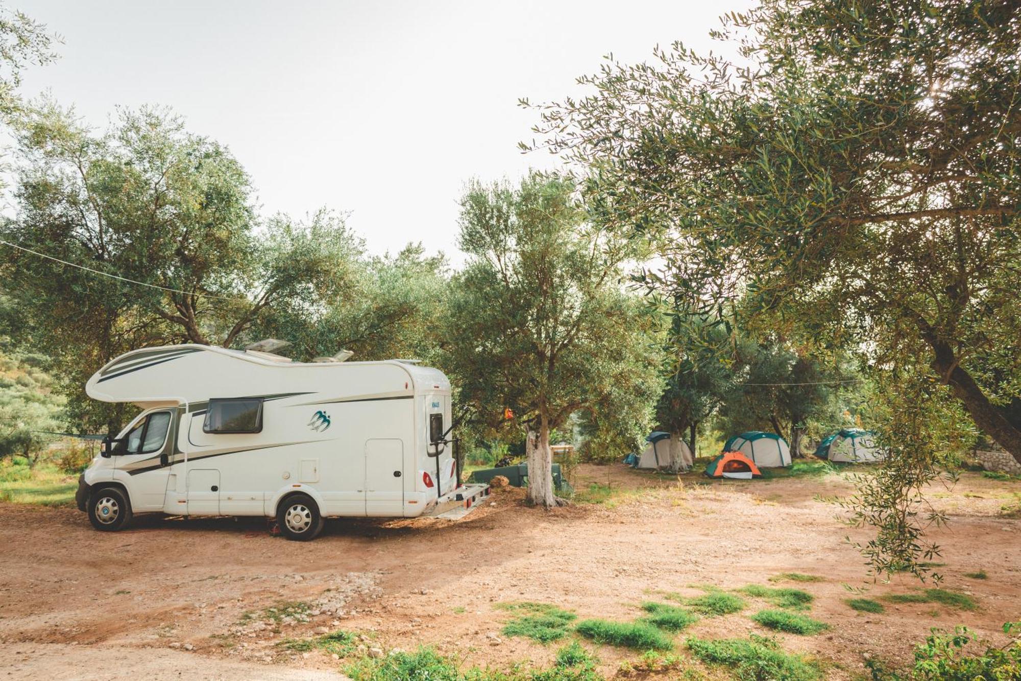 Olive Camping Hotel Himare Buitenkant foto